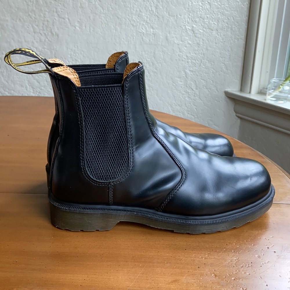 Dr. Martens 2976 Smooth Leather Chelsea Boots